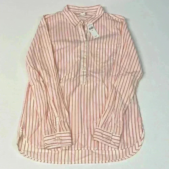 GAP Tops - NWT Women’s Gap Pullover Button Down - Size XS